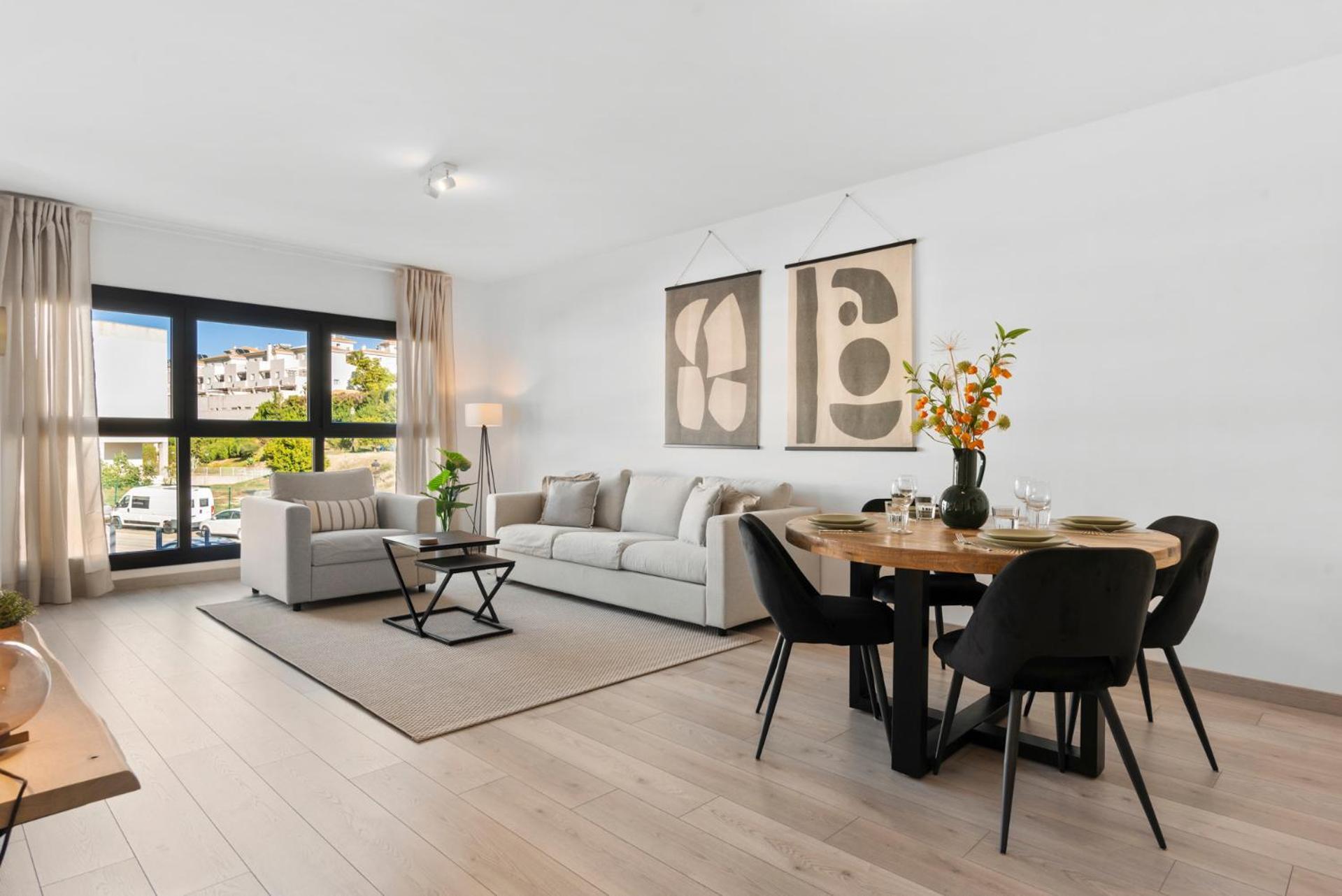 אסטפונה Beautiful 2-Bedroom Apartment Near Center And Beach מראה חיצוני תמונה