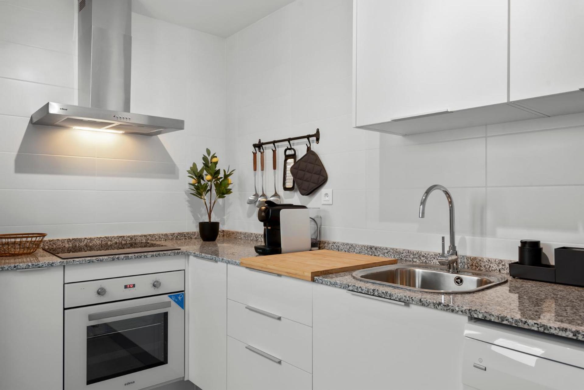 אסטפונה Beautiful 2-Bedroom Apartment Near Center And Beach מראה חיצוני תמונה