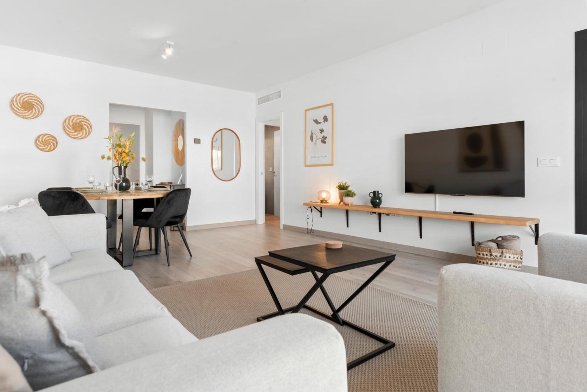 אסטפונה Beautiful 2-Bedroom Apartment Near Center And Beach מראה חיצוני תמונה