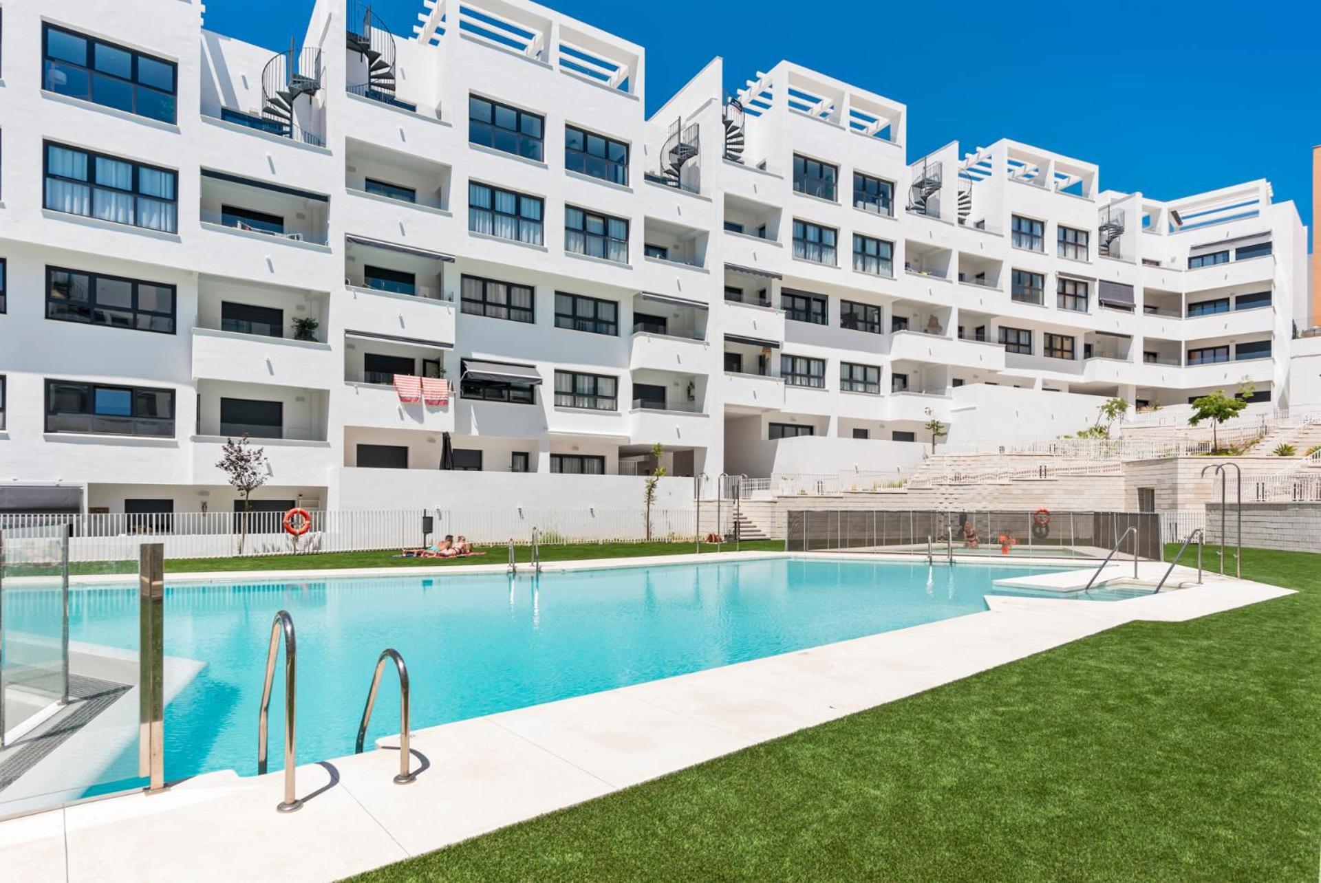 אסטפונה Beautiful 2-Bedroom Apartment Near Center And Beach מראה חיצוני תמונה