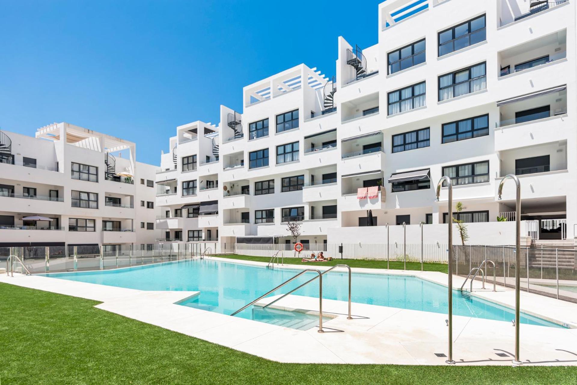 אסטפונה Beautiful 2-Bedroom Apartment Near Center And Beach מראה חיצוני תמונה